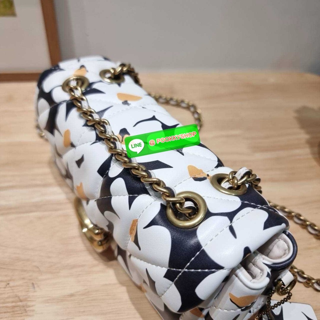 COACH CR702 TABBY SHOULDER BAG 20 WITH QUILTING AND FLORAL PRINT 🔆 Details ไอเท็มใหม่ สวยเกินเรื่องไปมาก! ดีไซน์ลวดลายดอกไม้สดใสตัดกับโทนสีคลาสสิคได้อย่างลงตัว