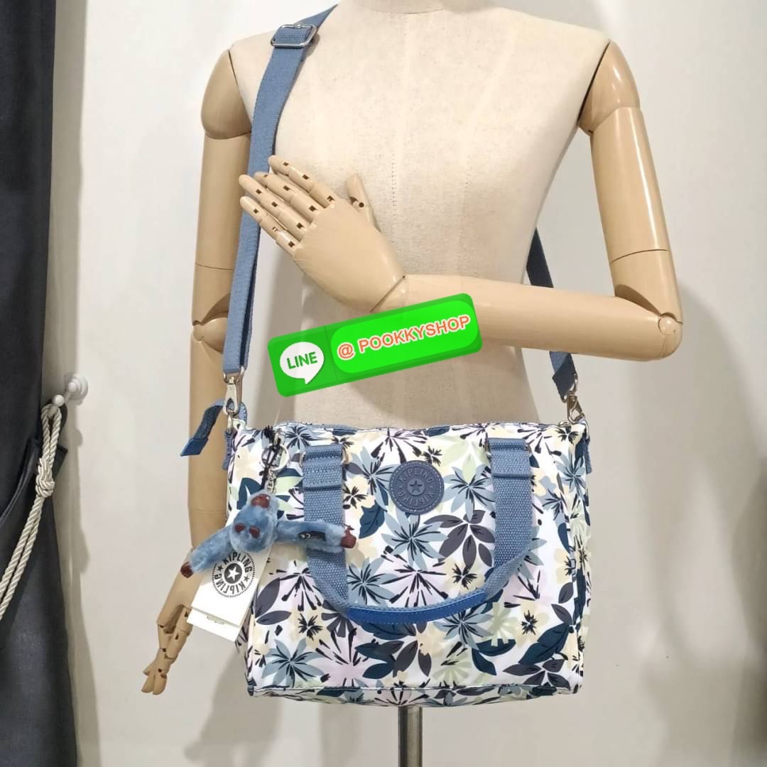 KIPLING AMIEL Medium Handbag กระเป๋าถือหรือสะพาย วัสดุ Nylon + Polyester ช่องหลักเปิด-ปิดด้วยซิป โล่ง กว้าง สามารถจุของได้เยอะ ด้านในมีช่องใส่ของทั้งซ้ายและขวา ด้านหลังมี ช่องลึกอีก 1 ช่อง พร้อมสายสะพายยาวปรับได้ free size เหมาะกับวันไปทำงาน วันสบายๆ สามา