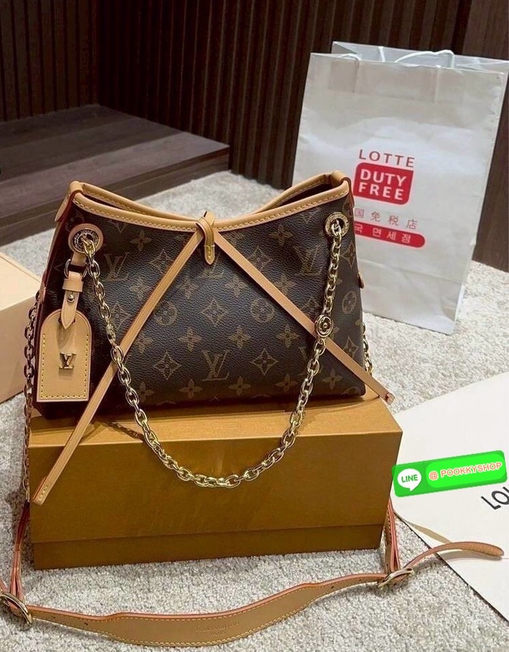 🕊️ พร้อมส่ง | LV CarryAll BB bag กระเป๋าสะพายแครี่ออล ไซส์ใหม่ ดีไซส์ใหม่สุดไอคอนิกปรับโฉมใหม่ประจำฤดูกาลในดีไซน์สุดชิค ตกแต่งสายโซ่สีทองงดงามด้วย Monogram Flower เสริมดีเทลอันเป็นเอกลักษณ์อย่างเนมแท็กหนังสีตัดกันเข้ากับสีเชือกรูดปิดกระเป๋าอย่างลง
