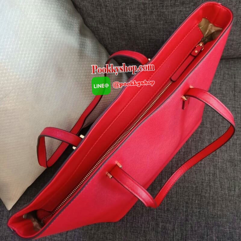 รุ่นขายดี กลับมาพร้อมส่งอีกครั้งคะ!!! KATE SPADE รุ่น CEDAR STREET MEDIUM HARMONY BAG ของแท้ กระเป๋าแบรนด์ KATE SPADE CEDAR STREET MEDIUM HARMONY BAG กระเป๋าสะพายทรง Tote Bag หนัง Saffiano สวยหรูอยู่ทรง ด้านหน้าประดับโลโก้สีทองสวยหรู ภายในมีช่องซิปและช่อง