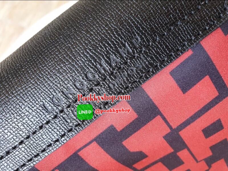 LE PLIAGE LGP TOP HANDLE BAG M รายละเอียด • วัสดุ: ผ้าใบ • อะไหล่: นิกเกิล • ตัวกระเป๋า: ผ้าใบโพลีอะไมด์เคลือบด้านใน • ตกแต่ง: หนังวัว รายละเอียดภายนอก • การปิด: ซิปและกระดุมสแน๊ป • สายสะพาย: ถอดออกได้ • ช่อง: 1 รายละเอียดภายใน • ช่องใส่ของ: 1 • จุของได้เ