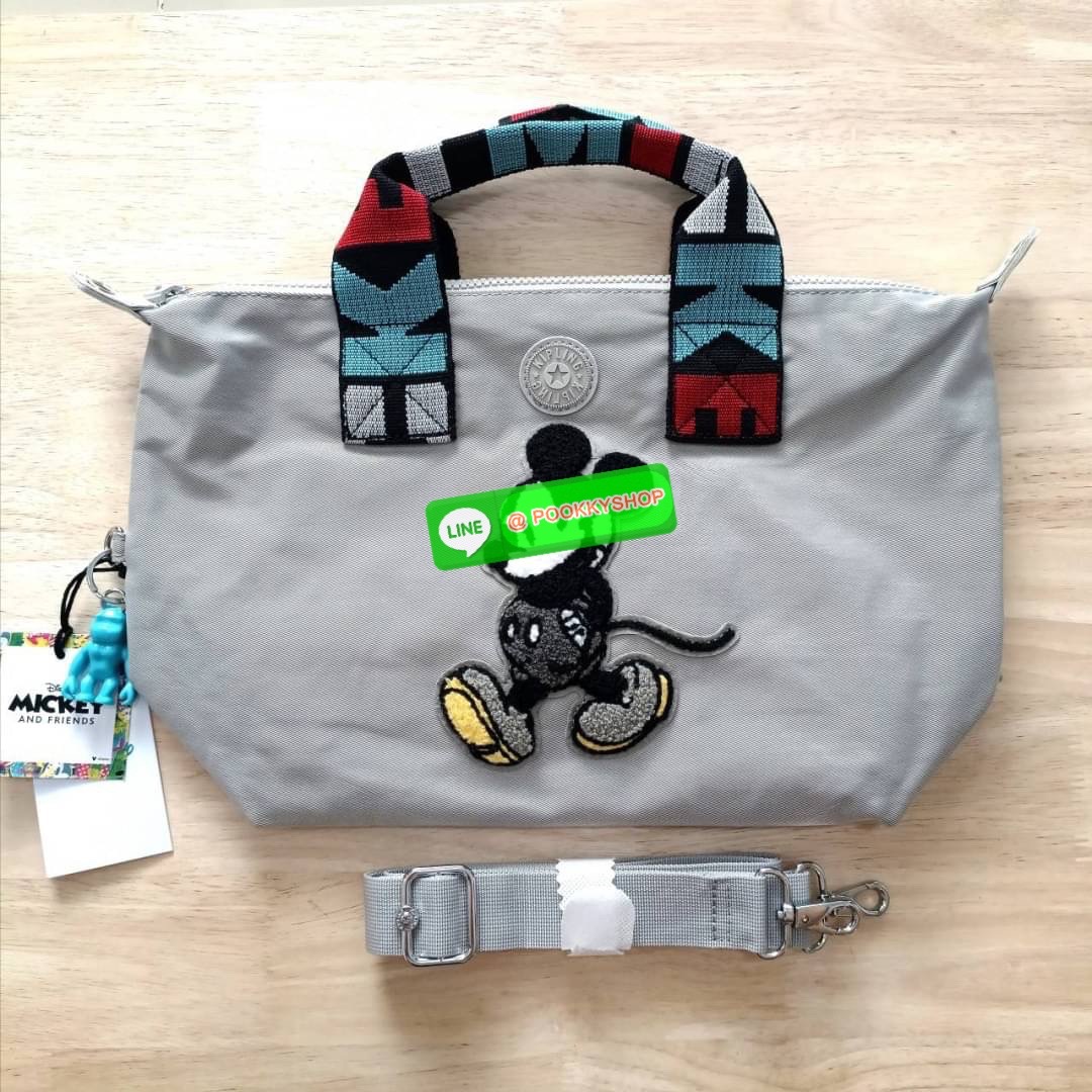 Kipling KALA Mini Disney's Mickey Mouse Handbag กระเป๋าถือหรือสะพาย วัสดุ Polyamide+Polyester รุ่นใหม่ล่าสุด Collection Mickey's ลายน่ารัก ผิวสัมผัสนุ่ม ลื่น พร้อมตัวการ์ตูน Mickey Mouse ไหมพรม ตกแต่งด้านหน้า ช่องหลักโล่งกว้าง พร้อมช่องแยกด้านข้