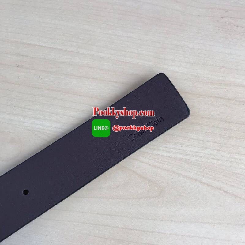 Calvin Klein Leather Belt & Wallet Set Setกระเป๋าสตางค์+เข็มขัด กระเป๋าสตางค์ด้านหน้าตกแต่งด้วยโลหะโลโก้แบรนด์ มีช่องใส่บัตร ช่องใส่ธนบัตร 2 ช่อง เข็มขัดหนังแท้ปั๊มแบรนด์ สามารถสลับใช้ได้ทั้ง 2 ด้าน เข็มขัดปรับระดับได้ 5 ระดับ มาพร้อมที่เจาะรูจ้า