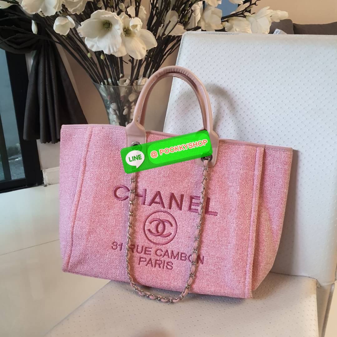 กลับมาพร้อมส่งอีกครั้ง!! รอบนี้มีมาให้เลือก8สี เลยค่ะ กับรุ่นที่สาวๆรอคอย CHANEL CANVAS TOTE BAG จากงานพรีเมี่ยม VIP GIFT รุ่นดังเลยค้า SIZE ใหญ่อลัง ตัวกระเป๋าเป็นผ้า CANVAS เนื้อดีสมราคา อะไหล่เงินปั้มแบรนด์แท้ทั้งใบ ด้านหน้าปัก logo แบรนด์สุดหรู จุของไ