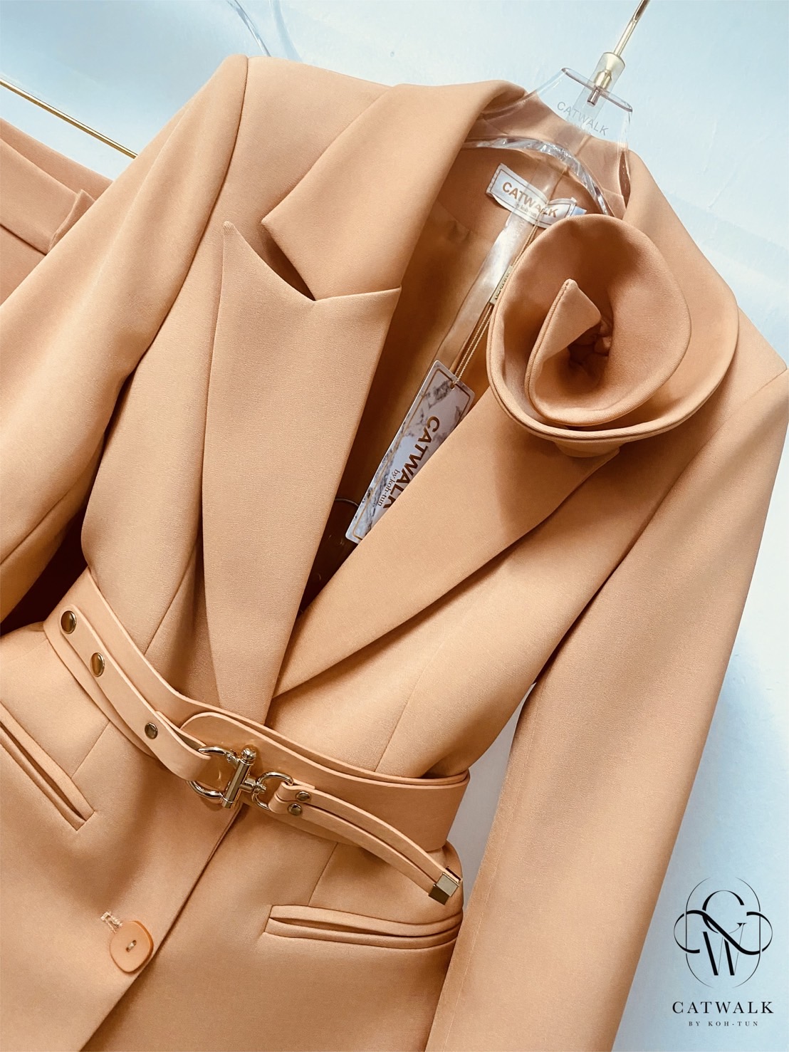 ชุดเซทแฟชั่น กับSet BLAZERปกดอกไม้+เข็มขัด+กางเกงทรงสวย