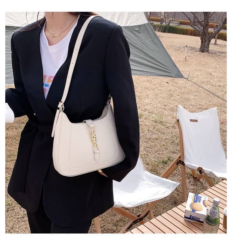 รุ่นใหม่✨ พร้อมส่ง!!!!!! Rosy bag (BP) เริ่ดได้เชิ่ดได้ กระเป๋าสะพายหนังลุคคุณหนูคุณนาย มีสายสำรองไว้ให้ต่อเพิ่มความยาวสะพายแบบcrossbodyได้ มีให้เลือก5สี