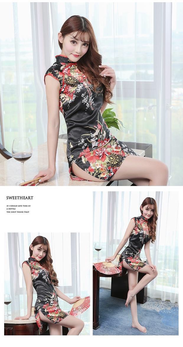 ชุดกี่เพ้าประยุกต์ ชุดกี่เพ้า สาวหมวยอินเตอร์ สีดำ ลายดอกไม้ แต่งแหวกข้าง