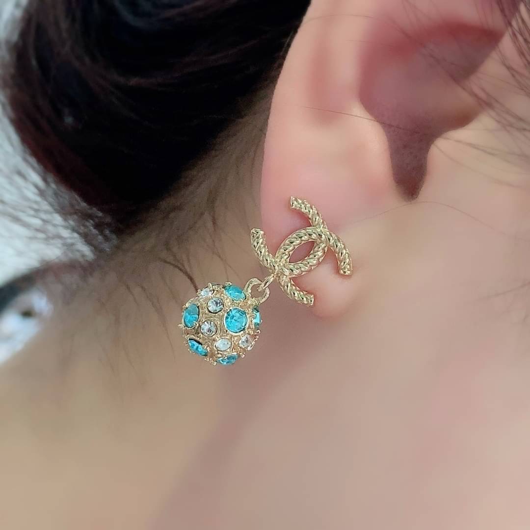 Super Hi-End Quality !!!! ((งาน 1:1 เหมือนในช็อปมากที่สุดในท้องตลาด)) Chanel Earring ต่างหูชาแนลงาน 1:1 เหมือนของแท้เป๊ะๆค่ะ ชนช็อป คอลล่าสุดปลายปี 2019 รับรองงานสวยมากกกกก ดูหรู ดูผู้ดีสุดๆ งานดี งานคุณภาพดีมากๆมากๆคะรับประกันความพอใจเลยค่ะ ตัวเรือนสีทอง