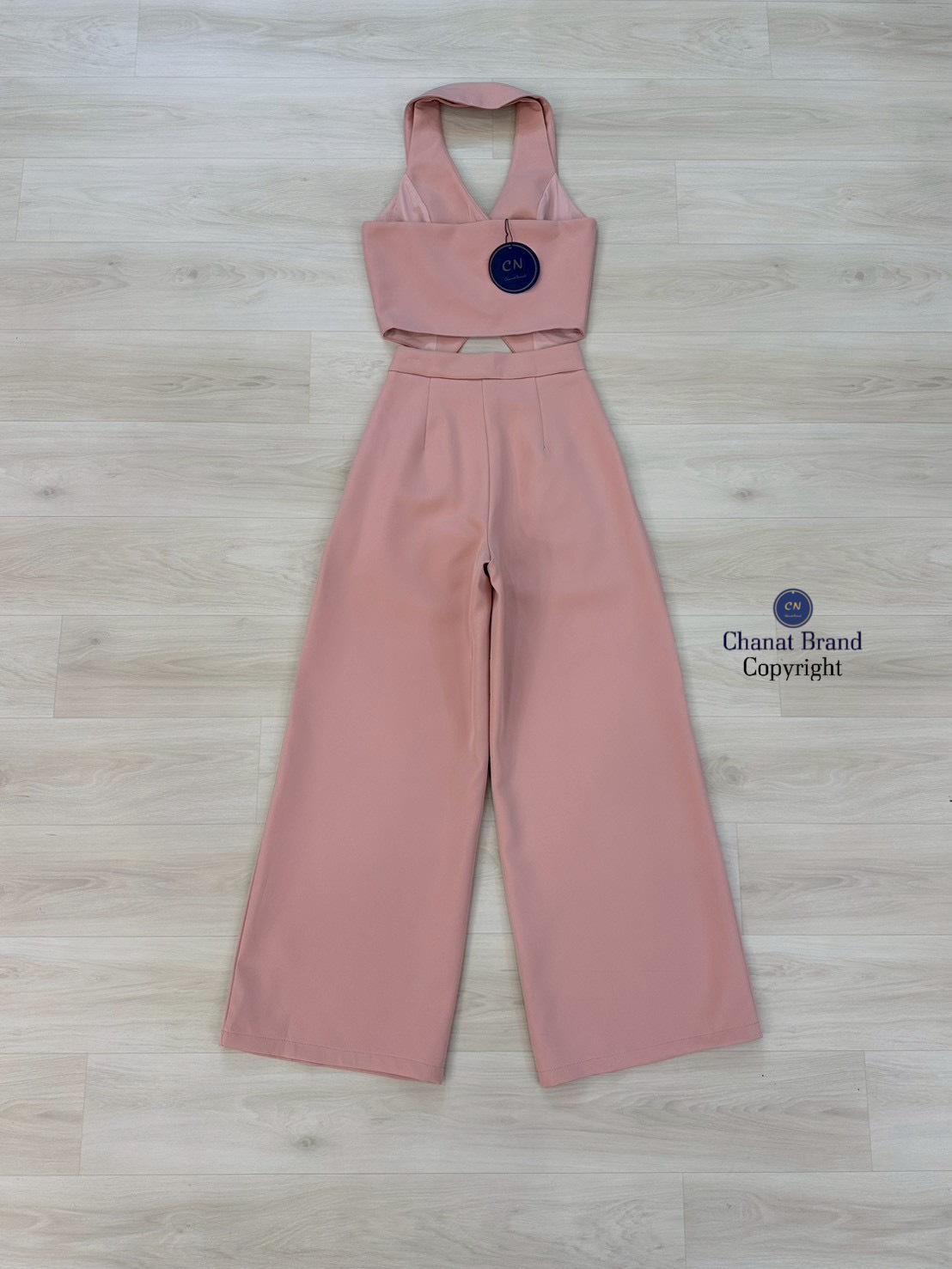 ชุดเซทแฟชั่น Set 2 ชิ้นสีนู๊ดทั้งชุด ตัวเสื้อคล้องคอ ทรงเข้ารูปมีกระดุมหน้า 2เม็ด