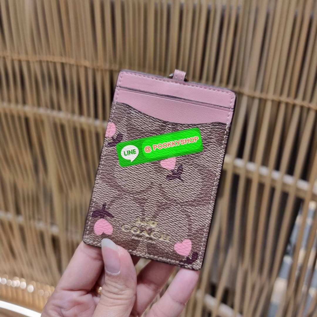 กระเป๋าใส่บัตรคล้องคอ Coach card holder ราคาพิเศษสุดๆ!!! ของหายาก!! ง่ายๆแบบไม่ธรรมดา!! คลาสสิคแต่มีดีเทลโดดเด่น!! กระเป๋าถนอมบัตร พร้อมสายคล้องคอ ดีไซน์ลวดลายสวย ดูดีทุกแบบ ใช้งานง่าย พกพาสะดวก จะใส่บัตรพนักงาน บัตรเครดิต บัตรปชช. ใบขับขี่ และบัตรอื่นๆที