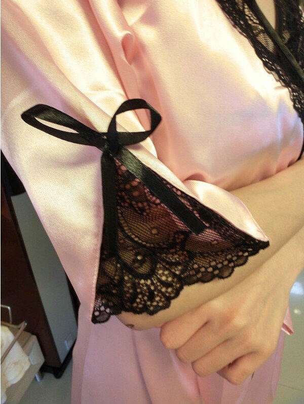 Set ชุดนอน เซ็ทชุดคลุมนอน+ สายเดี่ยวสีขมพูอ่อน แต่งลูกไม้ดำ