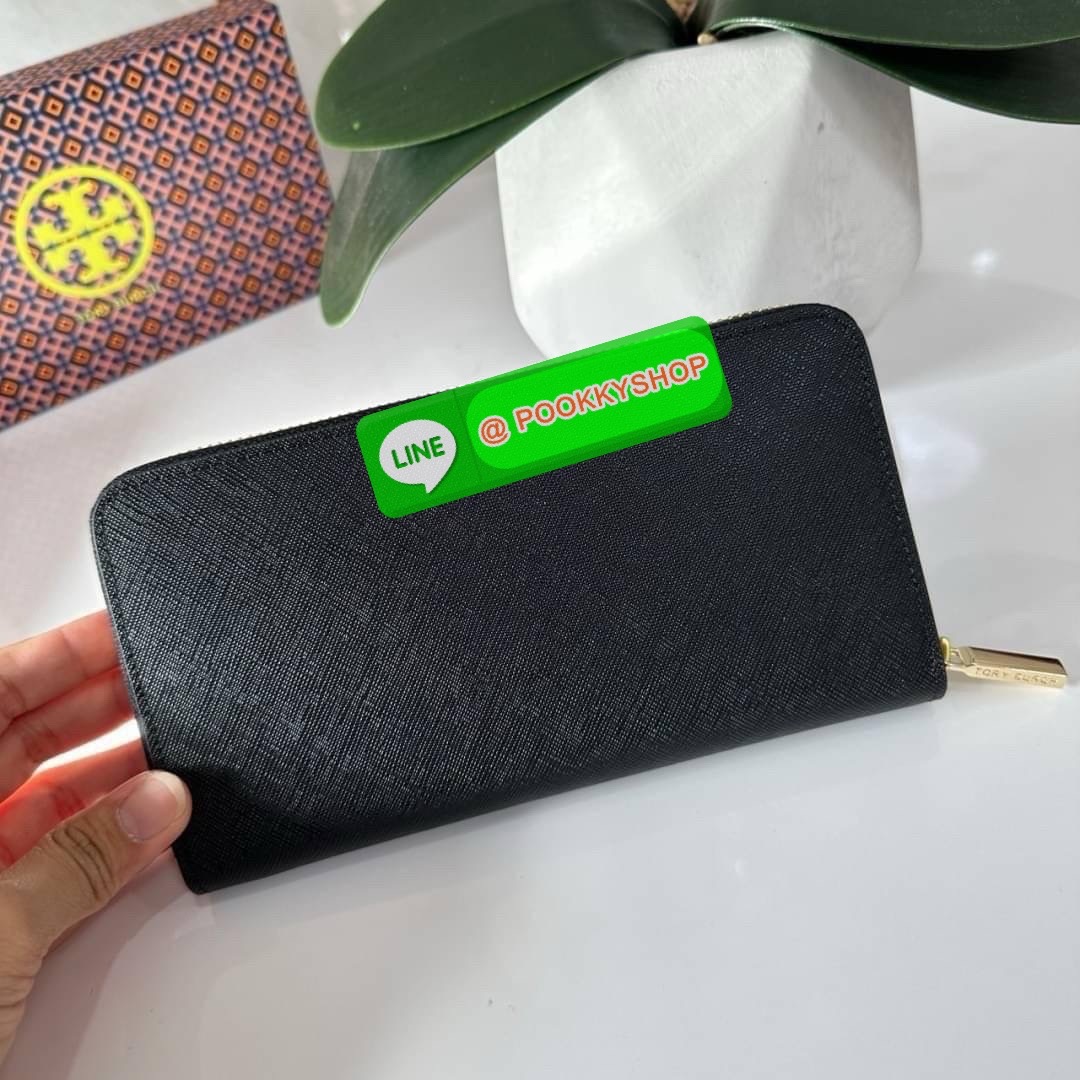 TORY BURCH ROBINSON MULTI GUSSET ZIP CONTINENTAL WALLET กระเป๋าสตางค์ใบยาว แบ่งสัดส่วนด้วยช่องซิปตรงกลางสำหรับใส่เหรียญ มีช่องใส่บัตร และใส่ธนบัตรได้ วัสดุหนังแท้ เปิด-ปิดกระเป๋าแบบซิปรูด ใส่โทรศัพท์มือถือได้ วันชิวๆพกกระเป๋าสตางค์ใบเดียวสะดวกมากค่ะ