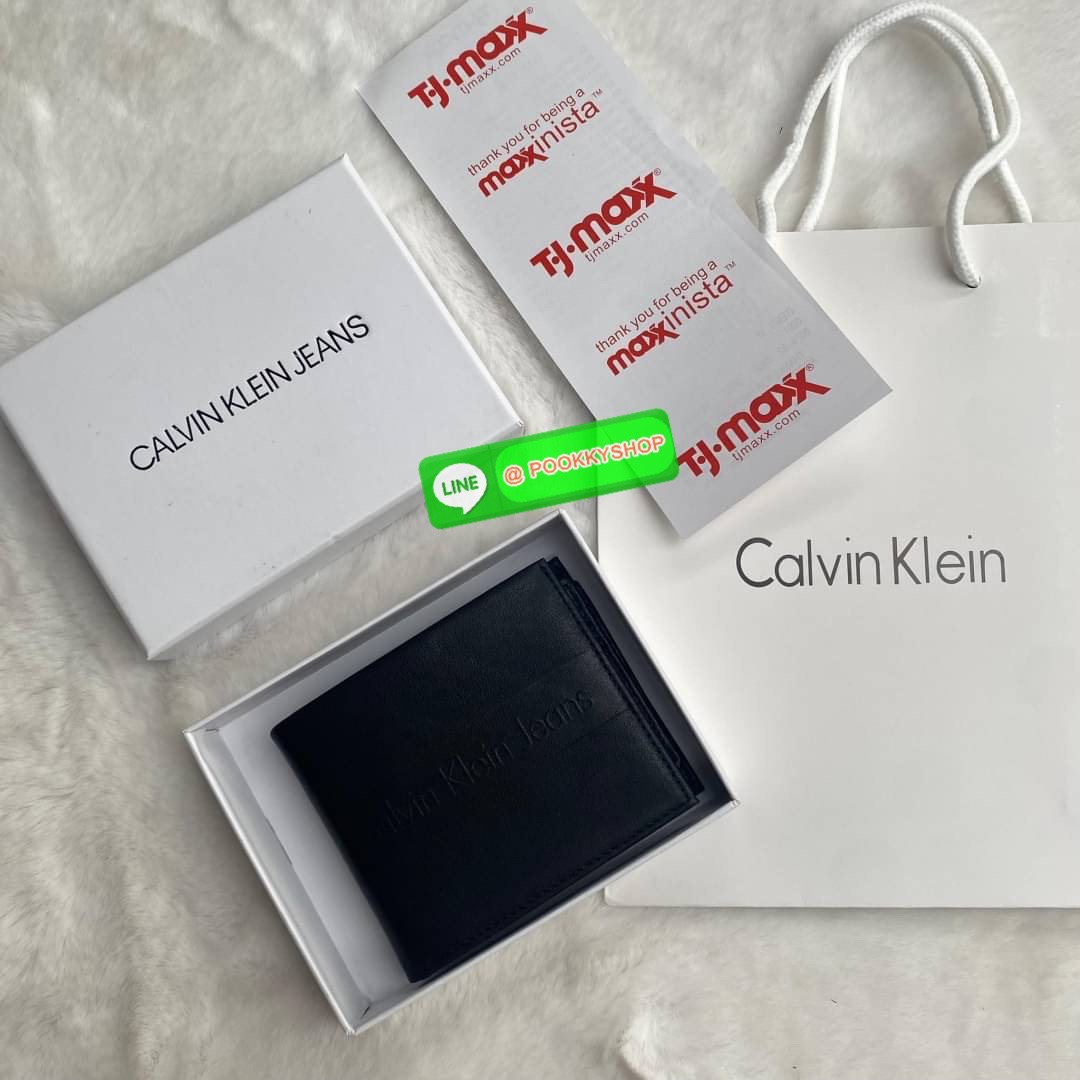 Calvin Klein leather wallet with credit card fold set กระเป๋าสตางค์ใบสั้น และ ที่ใส่บัตรย่อย สุดคุ้มมอบให้เป็นของขวัญหรือใช้เองก็แนะนำค่ะ set นี้มาเท่าไรก็หมดคะ รีบจับจองนะคะ มาพร้อมถุงกระดาษแบรนด์ด้วยนะคะ