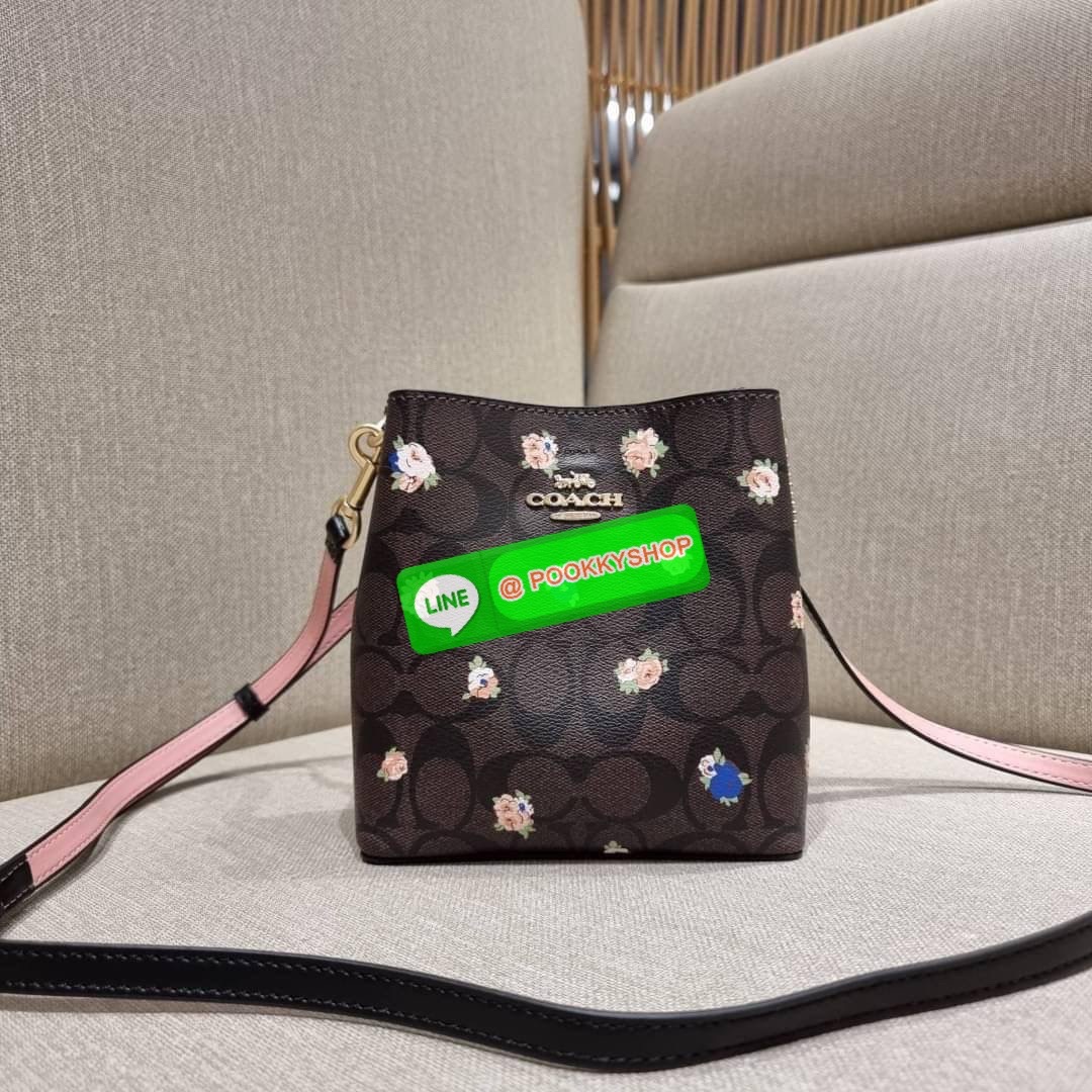COACH 7267 MINI TOWN BUCKET BAG WITH BUFFALO PLAID PRINT คอลเลคชั่นใหม่ล่าสุด!! น้องสาวคนสวยมาแล้วจ้า สีแดงโดดเด่นต้อนรับเทศกาลคริสต์มาส 🎅🎄 กระเป๋าบัคเก็ต ไซส์มินิ ใบจริงน่ารักม้าก!! น่าใช้แบบที่สุด วัสดุหนังแคนวาสเคลือบลาย สวยคม เปิด-ปิดด