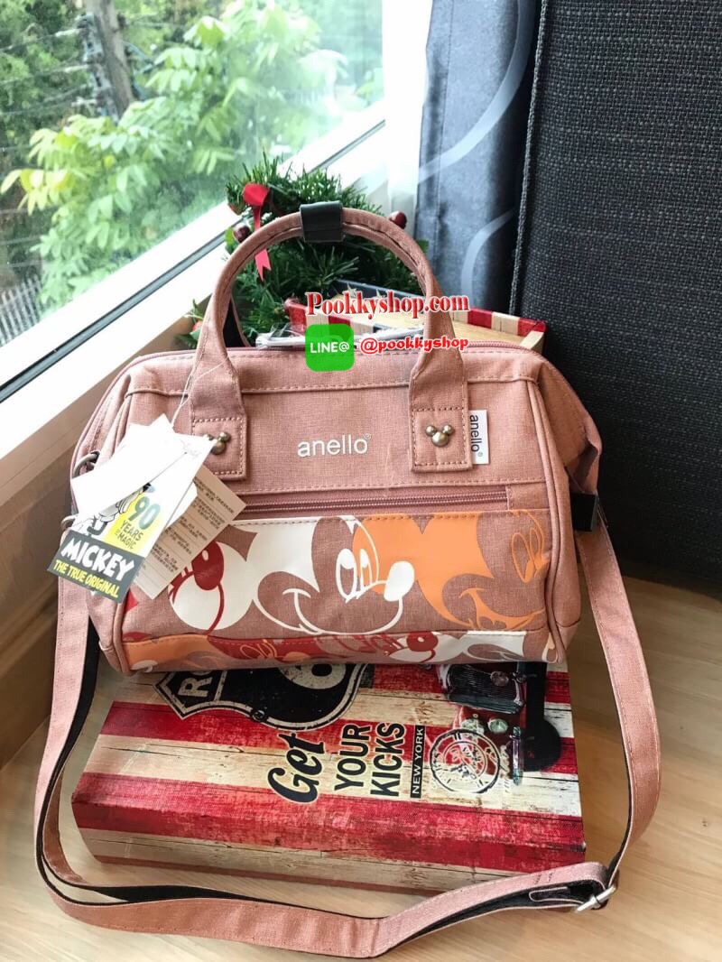 ANELLO MICKEY LIMITED EDITION REGULAR SHOULDER BAG DT-G002 รุ่นลิมิตเตทจาก Mickey90’s มาในรูปแบบ2way สไตล์Boston วาดลวดลายและสีสันแล้วสกรีนลายลงบนเนื้อผ้า สีสันตัวการ์ตูนแมทช์เข้ากับกระเป๋า ยังมีซับในพิมพ์ลายมิ้กกี้พิเศษสำหรับคอลเลคชันนี้เท่านั้นคร้า!!