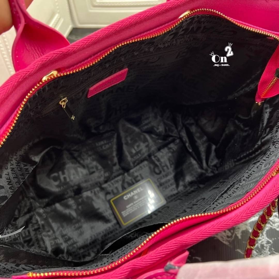 Chanel Bag Chanel ทรง tote หน้าปักมุกโลโก้แบรนด์ งานซิปใบใหญ่จุของได้เยอะ สาวๆนักช้อปห้ามพลาดน้า