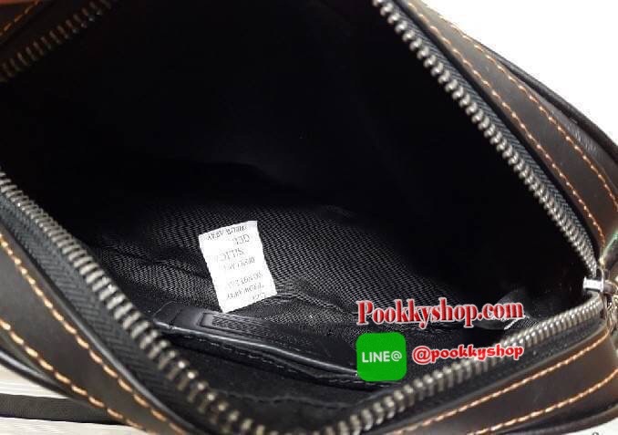 NEW IN !! COACH GRAHAM CROSSBODY IN SIGNATURE LEATHER (COACH F50713) **รุ่นตามหากันเยอะมากๆ** กระเป๋าสะพายข้าง ใช้ได้ทั้งผู้ชายและผู้หญิง โดดเด่นด้วยลาย Signature แบบลาย C นูน สายสะพายถอดได้ สามารถถือเป็นครัชได้ สามารถปรับสายสั้นเป็น คาดอกได้ ขนาดกำลังดี