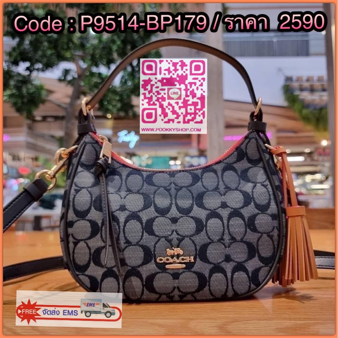 COACH C8163 KLEO HOBO IN SIGNATURE CHAMBRAY ใหม่ล่าสุด คอลเลคชั่นสุดคิ้วท์ ที่สาวๆต้องหลงรัก กระเป๋าสะพายทรงโฮโบ ที่ดีไซน์มาให้ปรับใช้งานได้หลากหลาย วัสดุผ้าแชมเบรย์ คมสวย รูดเปิด-ปิดด้วยซิป ภายในเป็นช่องโล่ง สายคล้องสามารถถอดออกใส่สายยาวสะพายข้างได้ หรือ