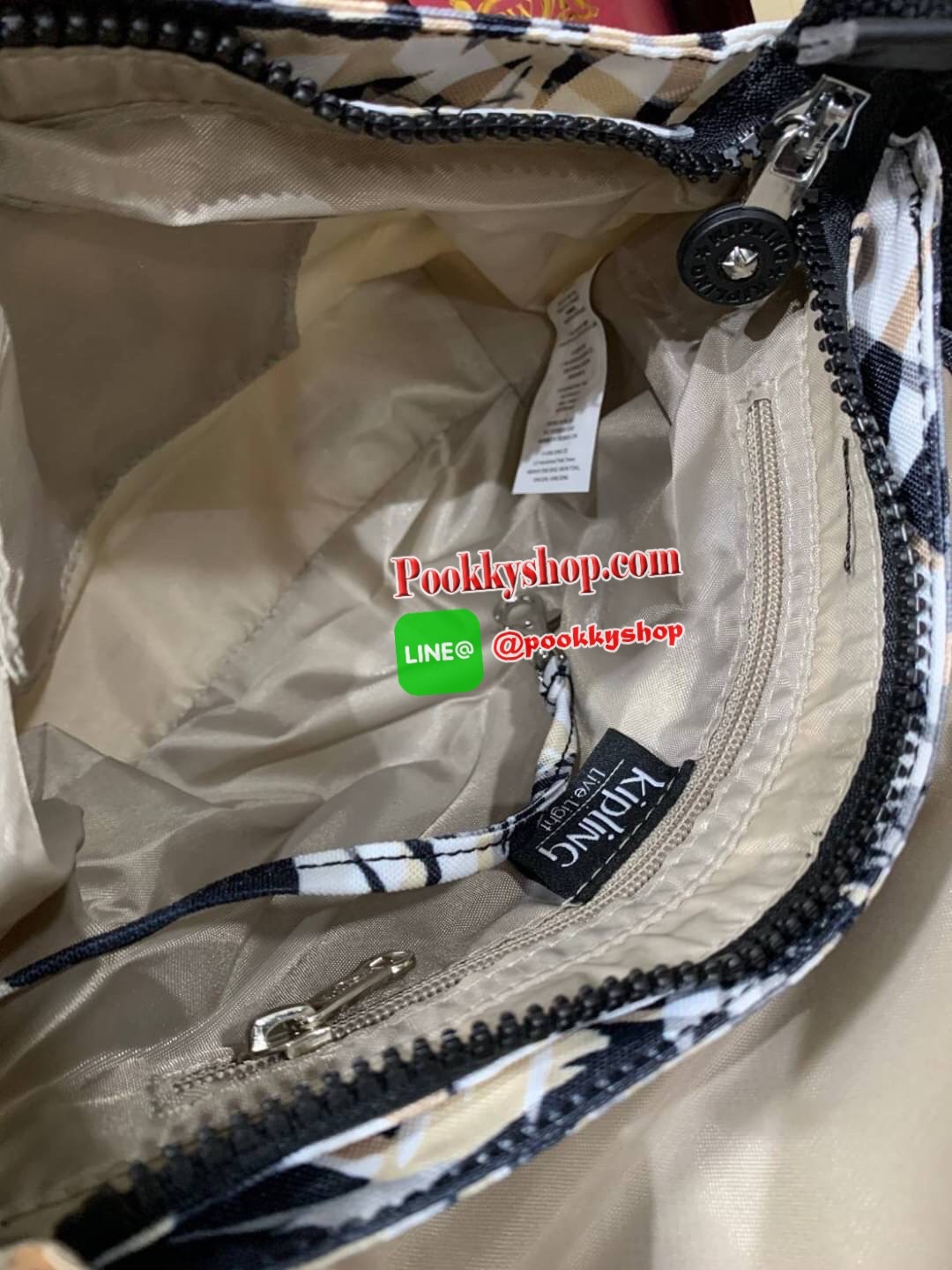 KIPLING SABIAN PRINTED CROSSBODY MINI BAG คอลเลคชั่นใหม่จากpac-man สำหรับสาวๆที่ชื่นชอบกระเป๋าสะพายข้าง ขนาดกำลังดี สะพายได้ทั้งสายคู่และสายเดี่ยว เปิดปิด2ชั้นด้วยกระดุมแม่เหล็กและซิป ภายในกว้างใส่กระเป๋าสตางค์ยาว มินิไอแพคและของจุกจิกอื่นๆได้ สายสะพายปรั