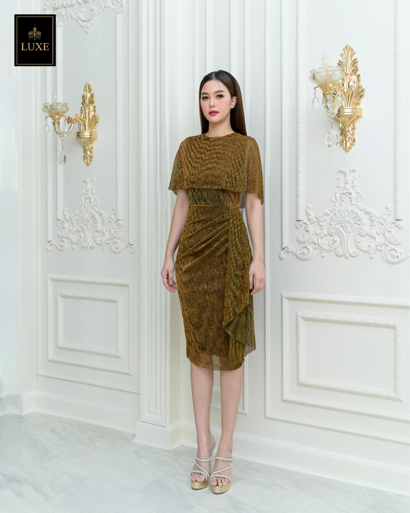 เดรสแฟชั่น เดรสเสื้อคอกลมแขนกุด ดีเทลเป็นเสื้อคลุมไหล่ในตัว