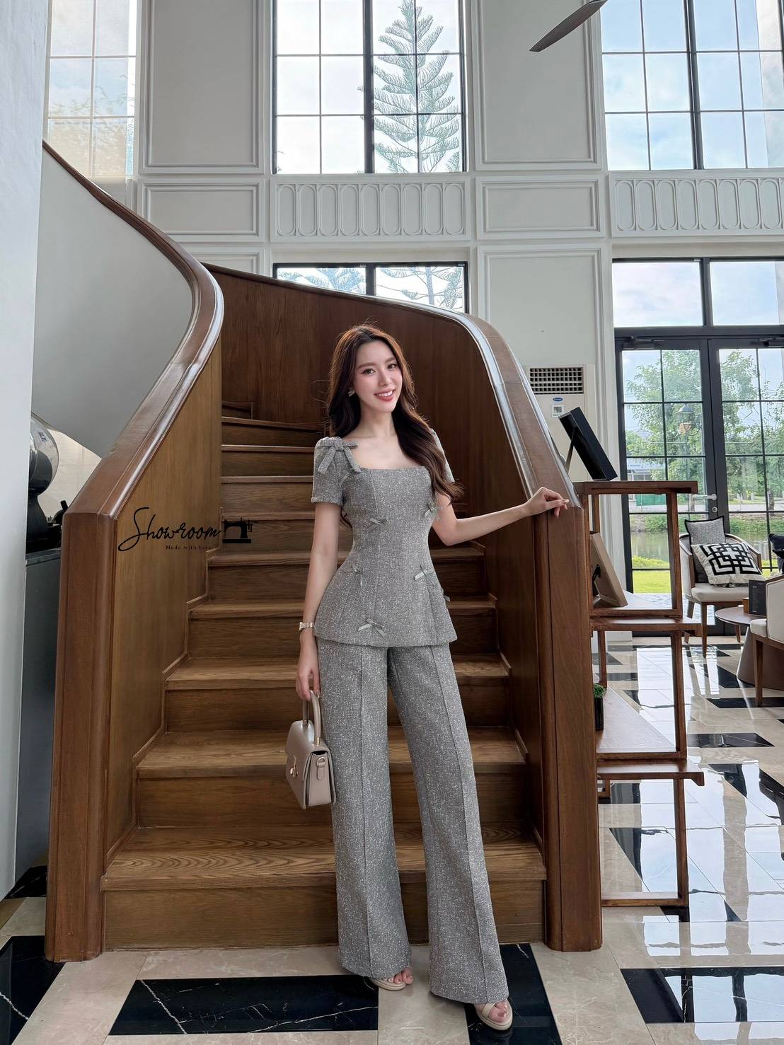 ชุดเซทแฟชั่น เซ็ตเสื้อแขนสั้น คอเหลี่ยม แต่งโบว์ มาพร้อมกางเกงขายาวทรงสวยเข้าเซ็ต