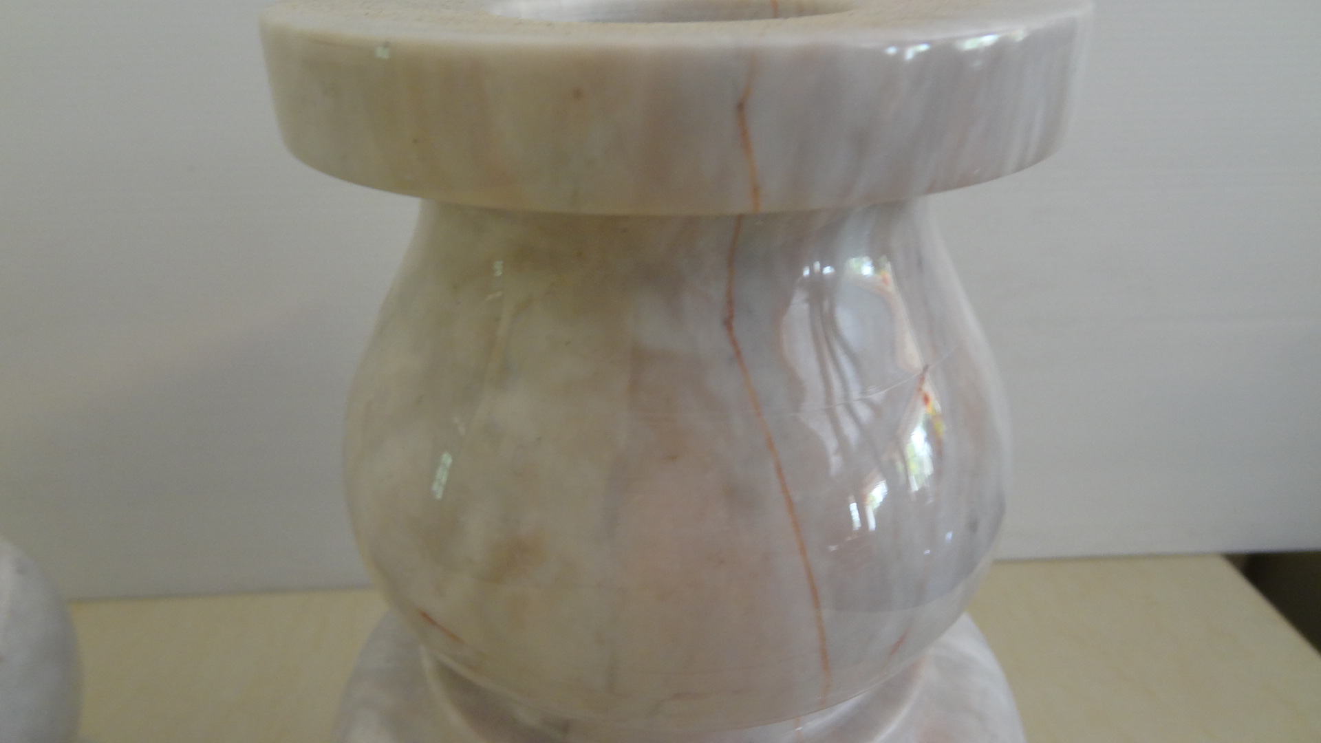 เชิงเทียน หินอ่อน ขนาดสูง 30 เซนติเมตร กว้าง 12 เซนติเมตร 1 คู่