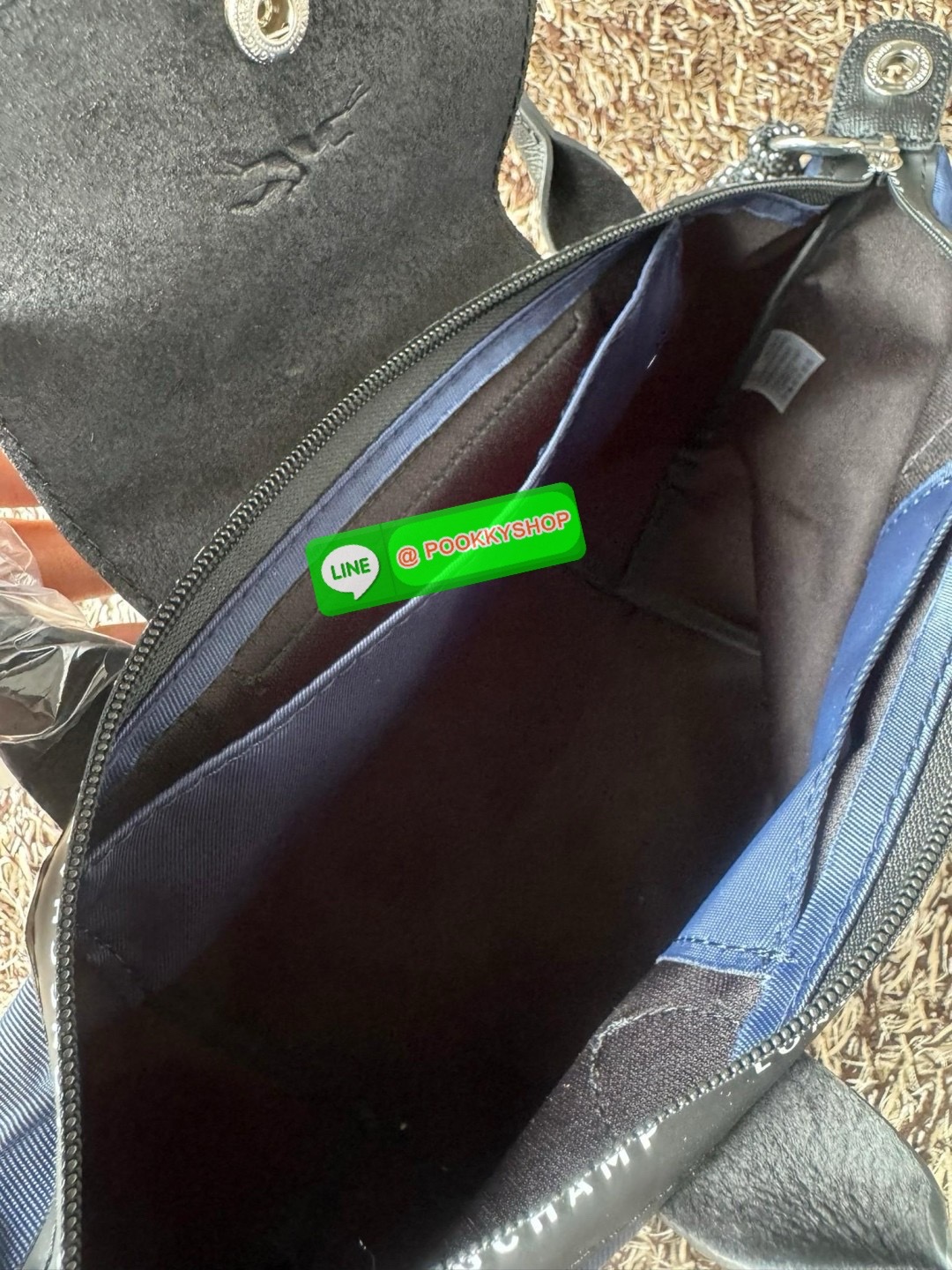 Longchamp LE PLIAGE ENERGY S HANDBAG LE PLIAGE รีไซเคิล ECONYLสไตล์สปอร์ต ทันสมัย และใช้งานได้จริง น้ําหนักเบา กระเป๋าใบนี้เป็นเครื่องประดับที่มีเสน่ห์ในอุดมคติที่จะติดตามคุณในทุกกิจกรรมยามเย็นของคุณ มาพร้อมกับสายสะพายไหล่ปรับได้ สามารถพกพาได้ ทั้งแบบถือแ