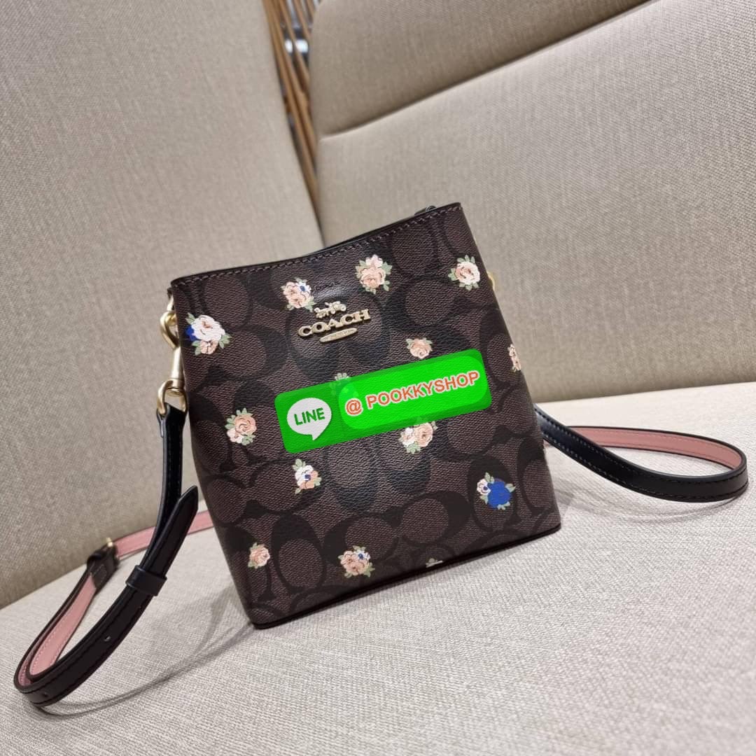 COACH 7267 MINI TOWN BUCKET BAG WITH BUFFALO PLAID PRINT คอลเลคชั่นใหม่ล่าสุด!! น้องสาวคนสวยมาแล้วจ้า สีแดงโดดเด่นต้อนรับเทศกาลคริสต์มาส 🎅🎄 กระเป๋าบัคเก็ต ไซส์มินิ ใบจริงน่ารักม้าก!! น่าใช้แบบที่สุด วัสดุหนังแคนวาสเคลือบลาย สวยคม เปิด-ปิดด