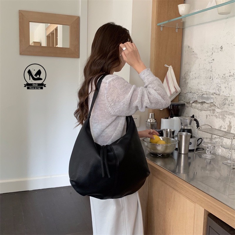 Shopping bag Korea style ▪️กระเป๋าสะพายไหล่ทรงย่าม มีซิปปิดมิดชิด วัสดุเป็นหนังพียูนิ่ม (PU leather) ใบใหญ่ใส่ของได้จุใจ