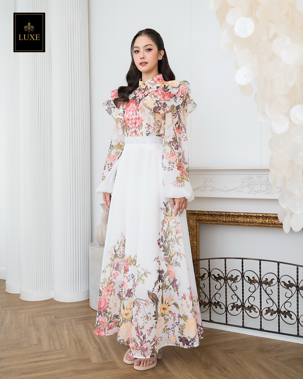 ชุดเซทแฟชั่น เซ็ตเสื้อคอกลมแขนยาว+กระโปรงยาว แต่งระบายตัวเสื้อหน้าและหลัง