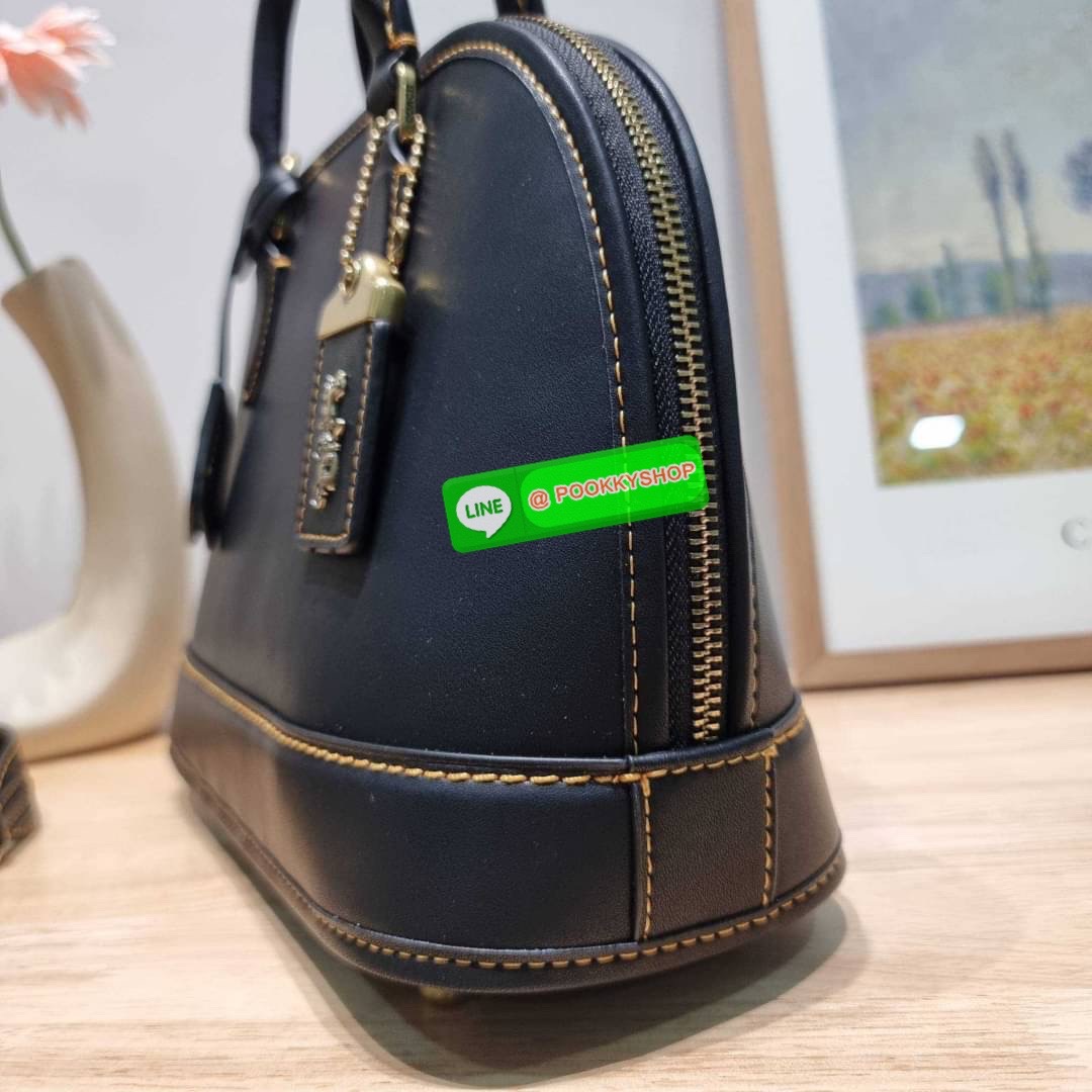 COACH CC411 REVEL BAG ใหม่ล่าสุด พร้อมสวยก่อนใคร กับกระเป๋าทรงโดมรุ่นใหม่ ที่สาวๆอดใจไม่ไหวแน่นอน สวยครบเครื่อง เกินต้านที่สุด รูปทรงคลาสสิค วัสดุหนังแท้เต็มใบ มือจับในตัว เลิศๆกับกุญแจที่ล็อคกันขโมยได้ เปิด-ปิดด้วยซิป ภายในโล่งกว้าง มีสายสะพายครอสบอดี้มา