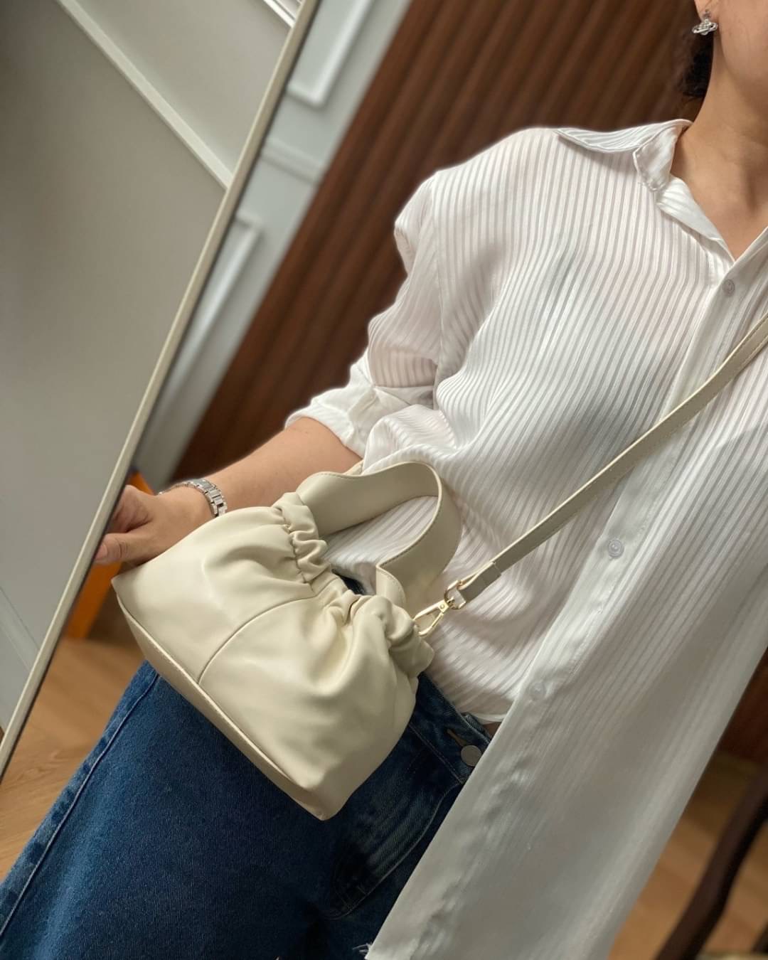 Soft Pu with Delicious color size 22x10x16 cm กระเป๋าน่ารัก สไตล์เกาหลี สีสันสดใส หนังพียูนุ่ม มาพร้อมสายสะพาย 1 เส้น แมชได้หลายลุค น้ำหนักเบา จุของได้เยอะค่า