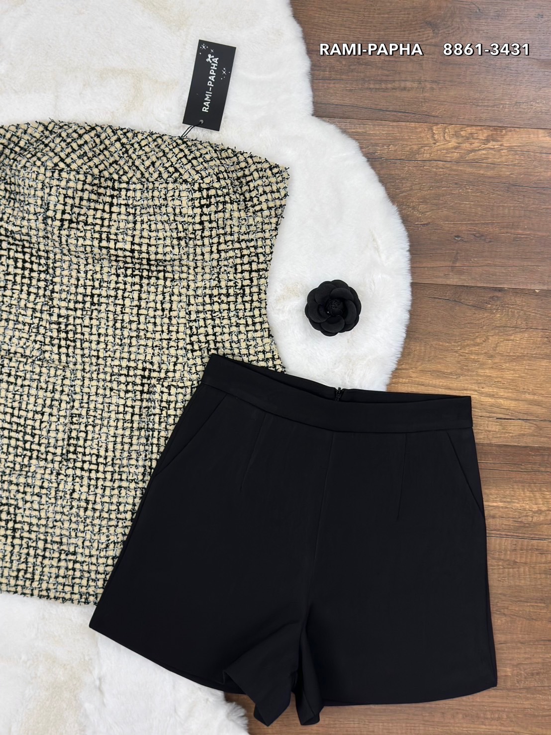 ชุดเซทแฟชั่น เสื้อเกาะอกตัวยาว เนื้อผ้าทวีตสีสวยมาก มีกระเป๋าหน้าใช้งานได้จริงทั้งสองด้าน