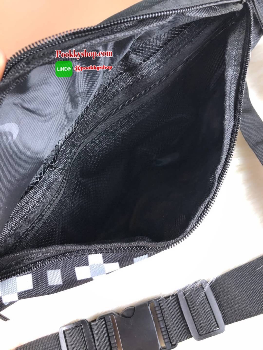 New!! งานใหม่มาแล้วค๊า❤️ รุ่นนี้น่ารักมาก Nike SB Belt bag พร้อมส่งที่ไทยก่อนใคร กระเป๋าสะพายคาดอกน้ำหนักเบา จุของได้เยอะเว่อออ ช่องเ้านหน้าเป็นซิปคู่ จุของได้เยอะมาก ใส่กระเป๋าเงินใบยาวได้เลยค่าสาวๆ มีช่องซ่ินด้านหลังให้อีก 1 ช่อง สายสะพายปรับสายต