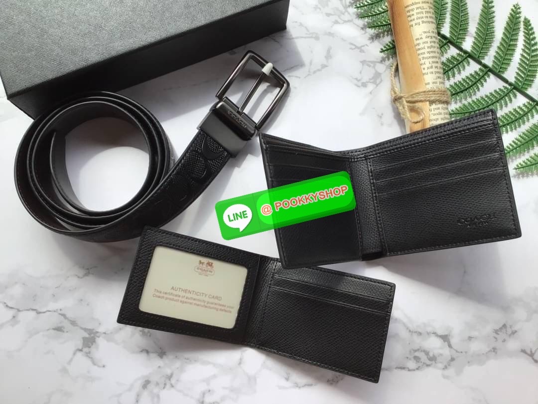COACH Short Wallet with Belt Set Signature เซทสุดคุ้มค่ะได้ทั้งเข็มขัดและกระเป๋าสตางค์แบบพับ 2 ตอนมีช่องใส่รูปใส่บัตรใส่ธนบัตรแยกเป็นสัดส่วนเหมือนกระเป๋าสตางค์ใบยาวคุณภาพดีตามแบบฉบับของแบรนด์ มาในกล่องแบรนด์สามารถมอบเป็นของขวัญได้ ไอเท็ม Must Have ใครไม่ท