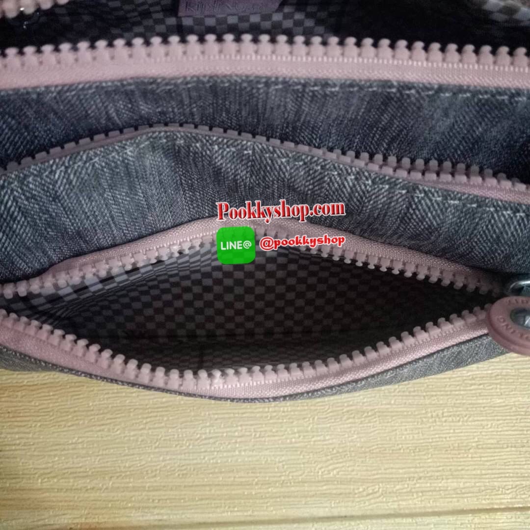 KIPLING Mini Crossbodybag กระเป๋าสะพายข้างขนาดกะทัดรัด ผลิตจากวัสดุ Nylon+ Polyester100% มีช่องใช้งานแยกย่อยมากถึง 4 ช่อง -ด้านหน้ามีช่องซิป 2 ช่อง -ช่องหลักโล่ง กว้าง จุของใช้ได้เยอะ -ด้านหลังมีช่องซิปอีก 1 ช่อง มาพร้อมพวงกุญเเจลิง สายสะพายยาวสามารถปรับไ