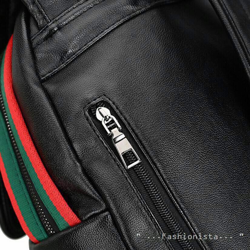 เข้าเพิ่มล็อตใหม่ ITEM SO HOT!!! KOREA HOT TREND LEATHER BACKPACK Item ฮ็อตๆที่ไม่ควรพลาด หน้าฝนมาแล้วรออะไร จัดเป้กันน้ำ ไปใช้กันนะคะ กระเป๋าเป้ทรงสะพายหลัง วัสดุ pu เนื้อหนานิ่มงานคุณภาพเกรด AAA ตัดเย็บแบบเท่ห์ๆ แต่งขอบผ้าสไตล์งานแบรนด์ มีช่องใส่ของด้าน