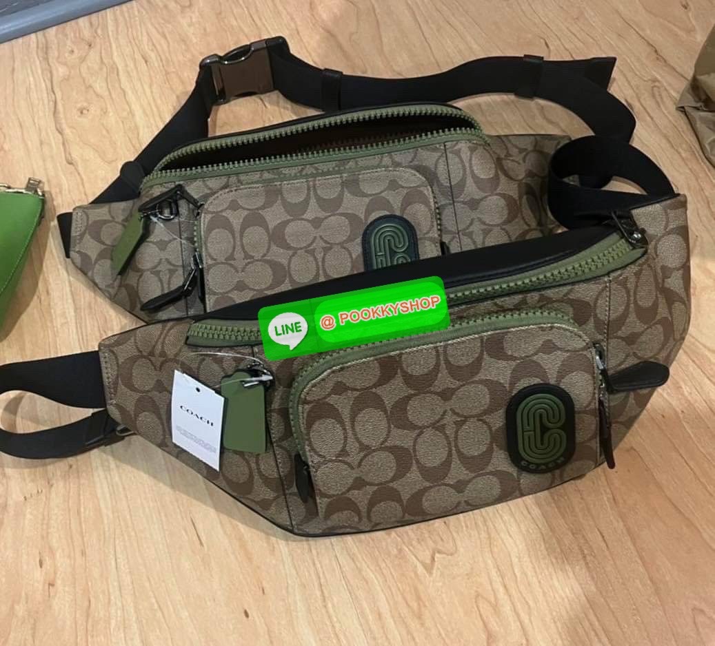 Coach C019 – Charter Belt Bag With Patch (Khaki Green Multi) ใบนี้คือจังหวะสนุกของสีธรรมชาติกับความเท่ที่ใช้งานได้จริง “คาดไว้ไม่ได้แค่ของ…แต่คาดไว้คือสไตล์ที่ไม่ซ้ำใคร” Coach C019 รุ่น Charter Belt Bag โทน Khaki/Green พร้อมโลโก้ Coach Leatherware Patch ข