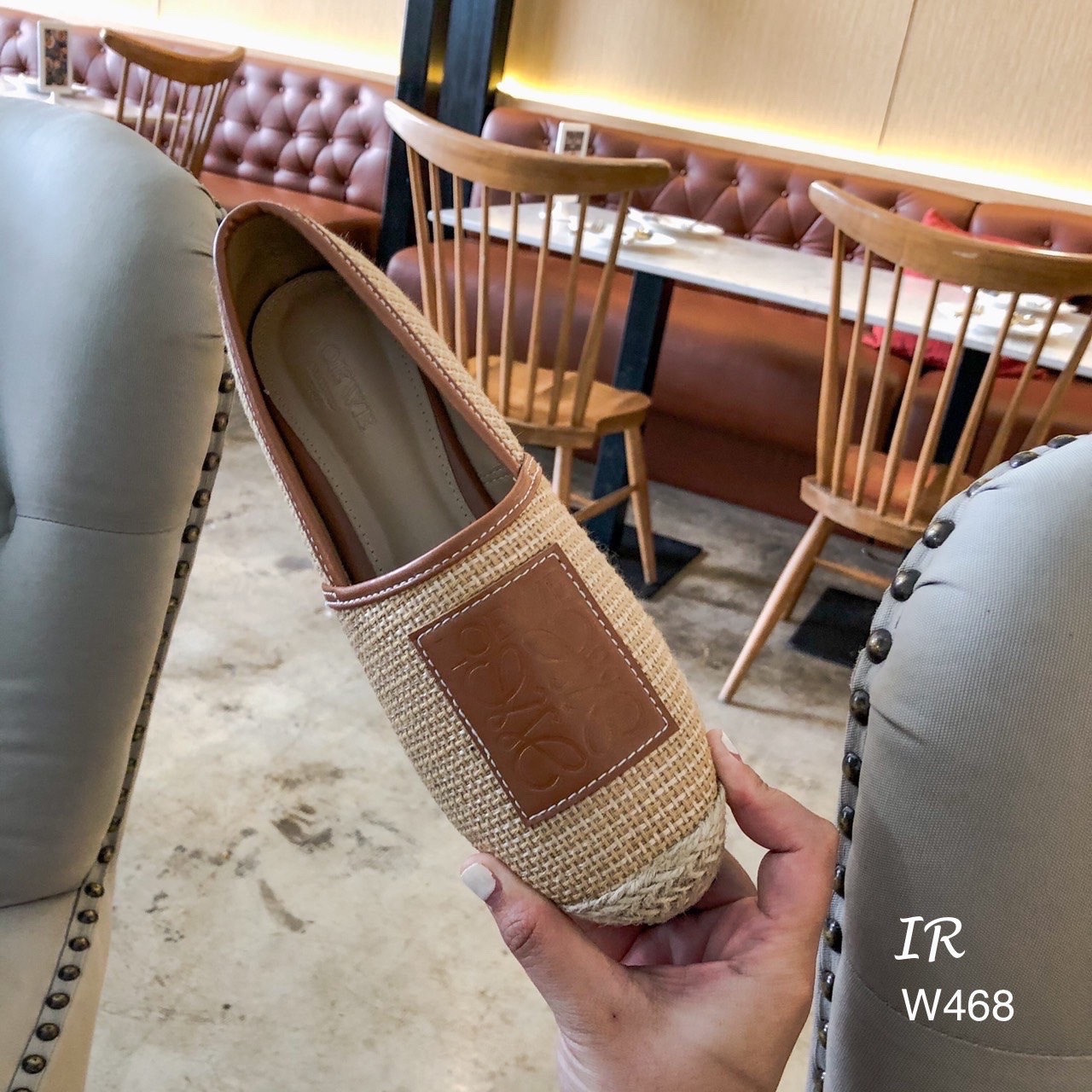 รีพีทแบบขายดี!!! พร้อมส่ง ปีนี้ ใครไม่รู้จัก Loewe คือพลาดมาก แบรนด์ดังจากเยอรมัน สวยมาก แกรนมาก น่ารักมาก ตอนนี้ งานสาน กระสอบคือปังมากคะ ปีนี้