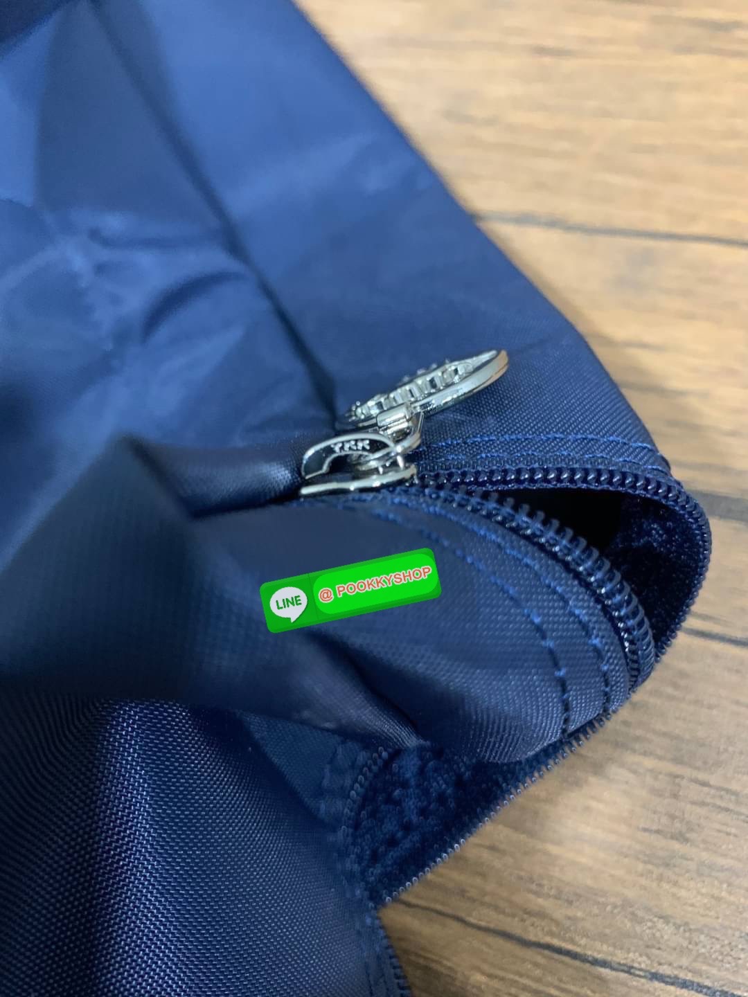 💕Longchamp LE PLIAGE Club Backpack พบกับอีกหนึ่งสไตล์ของLongchamp ที่เป็นรุ่นยอดนิยมอีกรุ่น สำหรับสาวแฟชั่นหัวทันสมัย เติมความพิเศษให้กับลุคด้วย ยังมีสีให้เลือกเยอะเรียกได้ว่าชอบสีโทนไหน ชอบแต่งตัวสไตล์ไหนก็เอาไปแมทช์กันได้เลย เป็นกระเป๋าเป้ในไม่ก