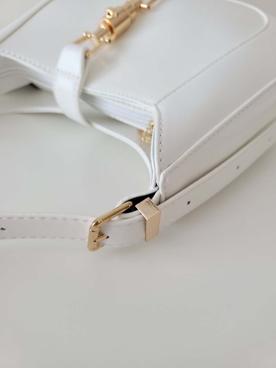 รุ่นใหม่✨ พร้อมส่ง!!!!!! Rosy bag (BP) เริ่ดได้เชิ่ดได้ กระเป๋าสะพายหนังลุคคุณหนูคุณนาย มีสายสำรองไว้ให้ต่อเพิ่มความยาวสะพายแบบcrossbodyได้ มีให้เลือก5สี