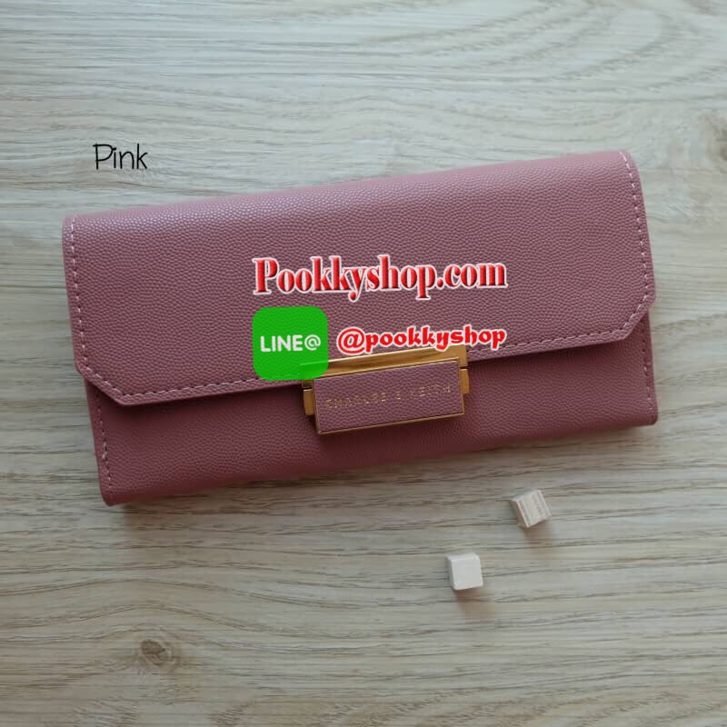Charles & Keith Push-Lock Long Wallet พร้อมส่งทั้ง 8 สี!! กระเป๋าสตางค์ใบยาว สามารถใช้งานได้ทั้งด้านหน้าและด้านหลัง ด้านหน้าเปิด - ปิดด้วยตัวกดล็อคทั้ง 2 ฝั่งพร้อมกัน ภายในมีช่องซิปและช่องใส่ธนบัตร ด้านหลังเปิด - ปิดด้วยกระดุม ภายในมีช่องใส่บัตรหลายช่องแล