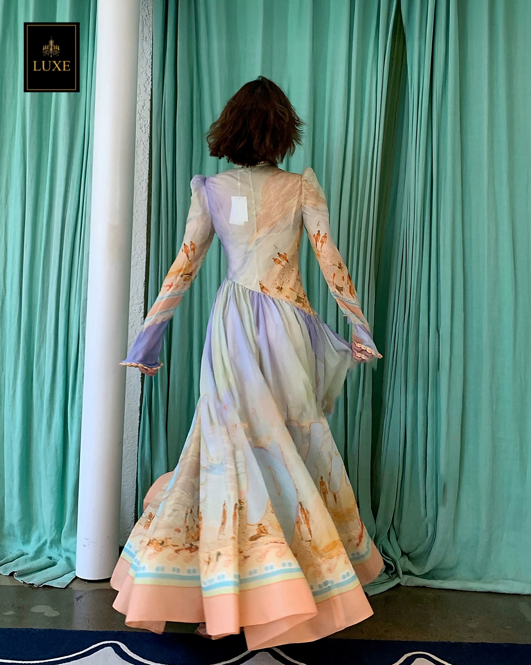 เดรสแฟชั่น เดรสเสื้อคอกลมแขนยาว ดีเทลปักด้วยเปลือกหอยที่คอเสื้อและปลายแขน