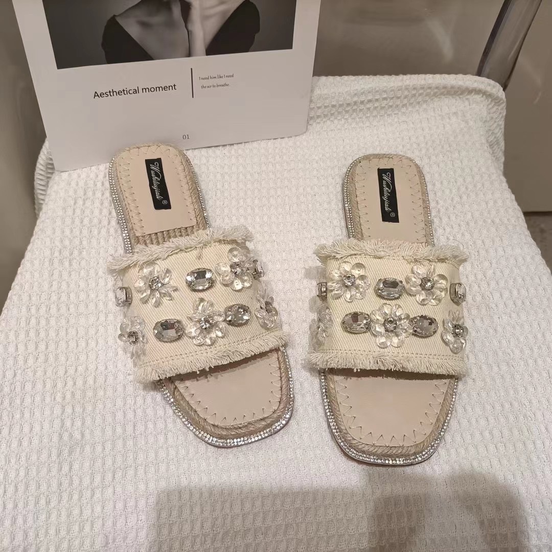 พร้อมส่งคะ งานแตะเพชร งานsignature ของทางร้าน เพชรเวอวังอลังการ สวยยืน1 🥇มาแล้วจ้า ทรงสวยอย่างดี งานเกร๋เรียบหรูดูแพง ตัวนี้ห้ามพลาด ใส่สบายจะแมตช์กับกางเกง👖หรือกระโปรง👗ก็ได้ค่ะ แม่ค้าคอนเฟริม ห้ามพลาดเลยจ้าตัวนี้แนะนำ อย่าช้ารีบเล