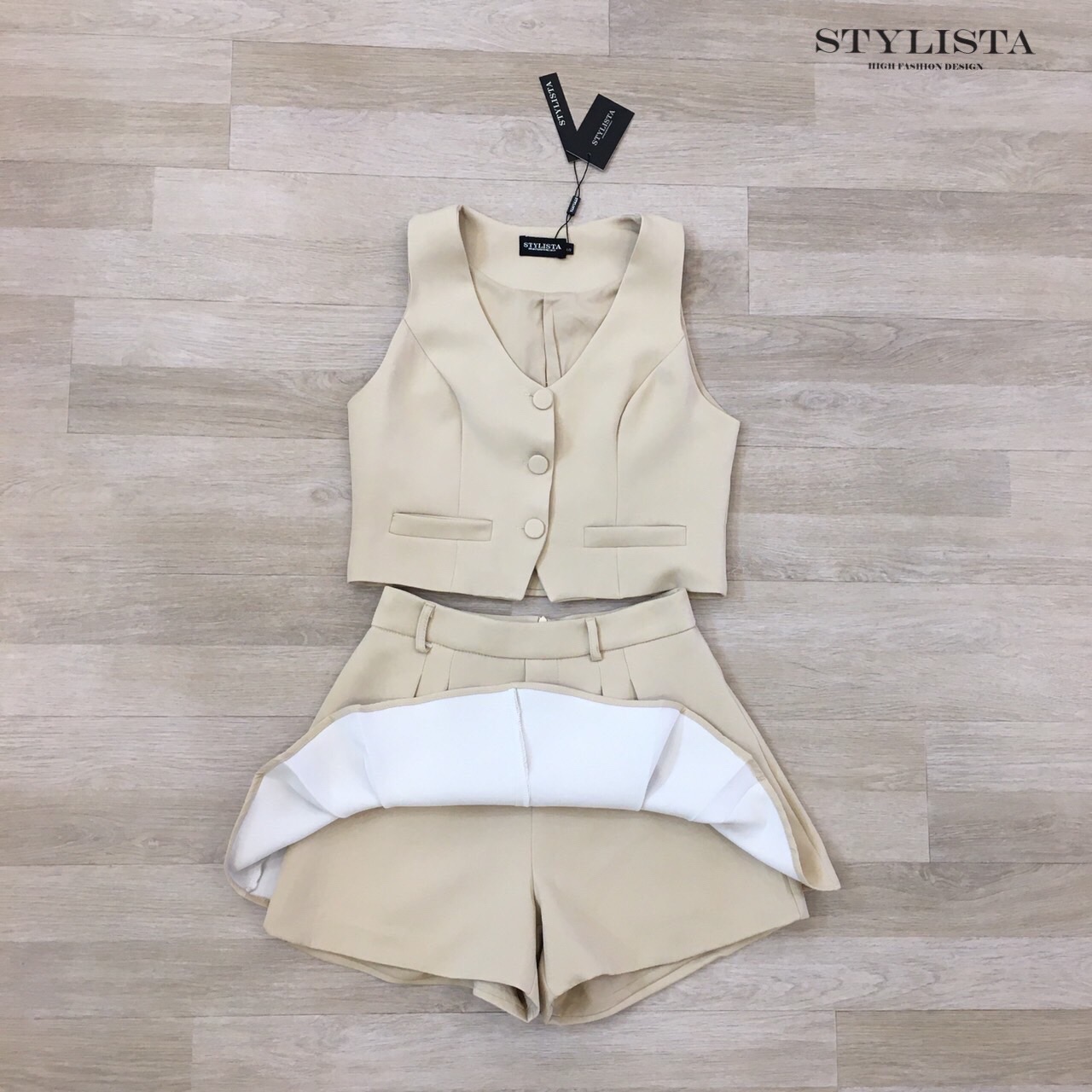 ชุดเซทแฟชั่น เซตเสื้อเบลเซอร์แขนกุด + กางเกงขาสั้นจีบหน้า