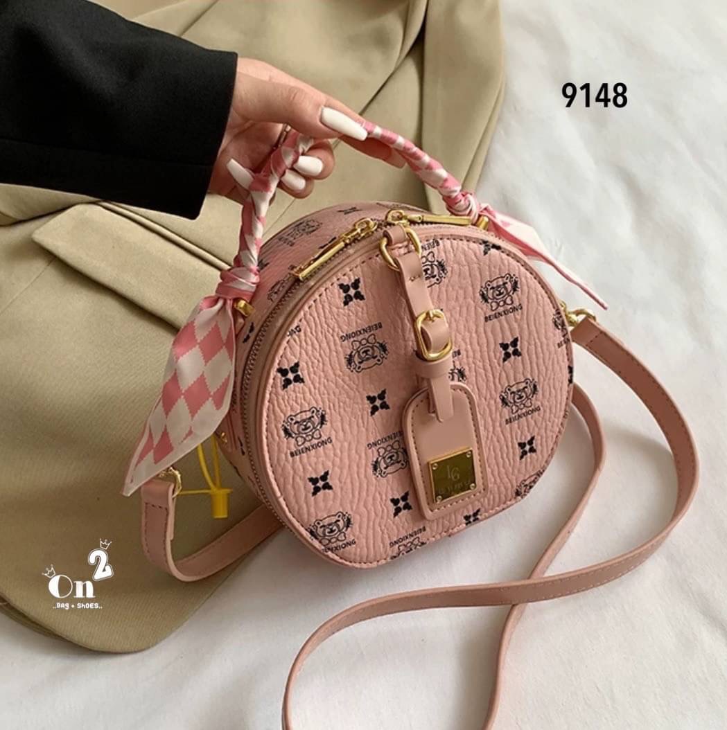 NEW-IN🤎🤎ใบนี้น่ารักมากค่ะ มาใหม่ทรงกลม งานคุณภาพเช่นเคย มาพร้อมสายยาวครอสบอดี้ พกใบเดียวจบ แนะนำเลยค่า✨