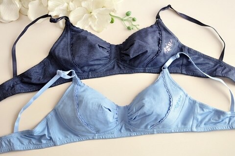 ชุดชั้นใน สปอร์ตบรา เนื้อผ้าฝ้าย เกรดAA สีฟ้าอ่อน แต่งลูกไม้ปักหวานๆ แถบข้าง Size B70/B75/B80