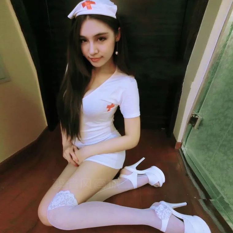 ชุดคอสเพลย์ พยาบาล แสนสวย ชุดเดรสสั้น เนื้อผ้ายืด คอวีเว้าลึก ด้านหลังแต่งเว้า โชว์ความเซ็กซี่ บาดใจสุดๆค่า +G-string +คาดผมพยาบาล +ถุงน่องตาข่ายเขุ้าชุดคะนางพยาบาล สีขาว