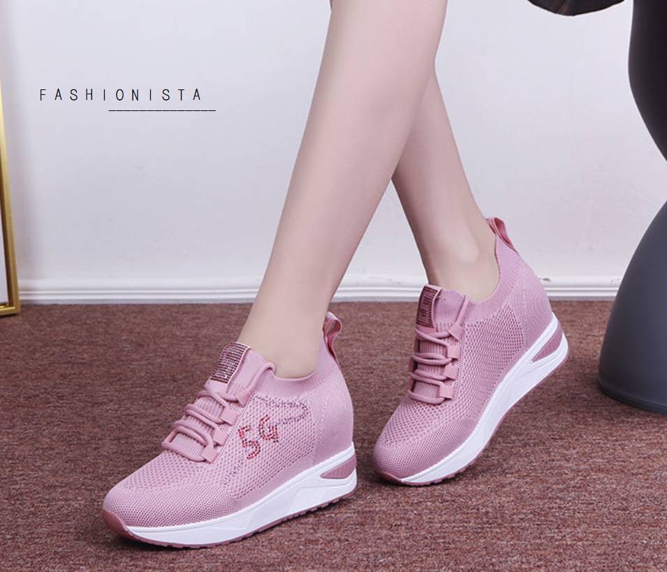 HOT FASHION แฟชั่นเสริมส้นมาแรง!! รองเท้าสลิปออนเสริมพื้น 5c.m. แต่งเชือกผูก ทรงสโลป วัสดุเนื้อผ้ายืดกระชับเท้า เนื้อหนาคุณภาพดี ขอบยางยืดเพิ่มความยืดหยุ่นในการสวมใส่ ใส่แล้วดูขาเรียวยาวสุดๆไปเลย ตัวพื้นรองเท้าเป็นยางพารากันลื่นได้ดีจ้า เพิ่มความโดดเด่นด้