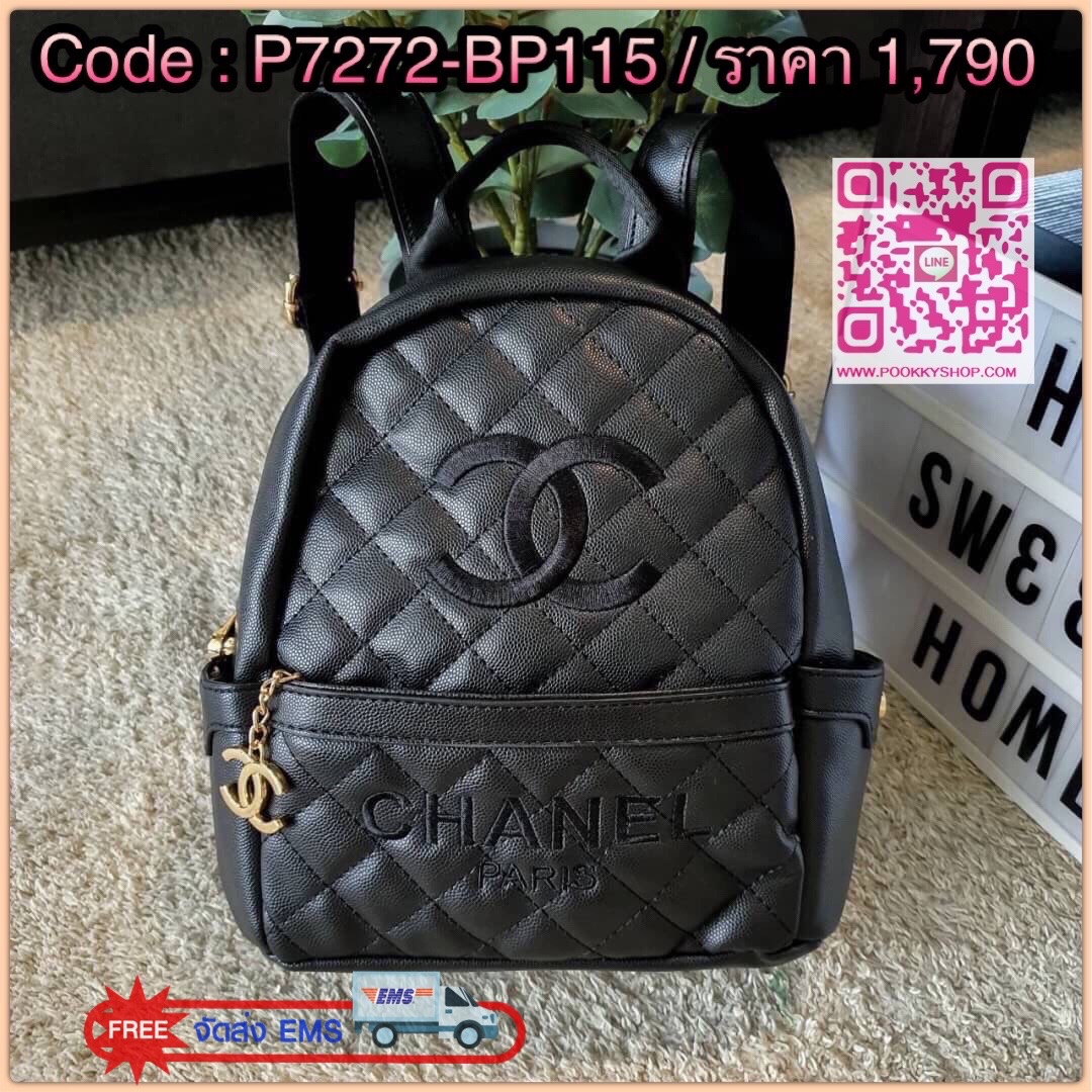 NEW ARRIVAL!! CHANEL CAVIER BACKPACK VIP GIFT BAG จากเคาร์เตอร์ต่างประเทศ วัสดุหนังพียูพรีเมี่ยมลายคาเวียร์ คุณภาพดี แข็งแรง ทนทาน กันน้ำได้ ขนาดไซส์เอ็ม กำลังน่ารัก ด้านหน้ามีช่องซิปใส่ของ เปิดปิดด้วยที่ห้อยซิป CC แบรนด์ ด้านในช่องใหญ่บุด้วยผ้าซับใน มีช่